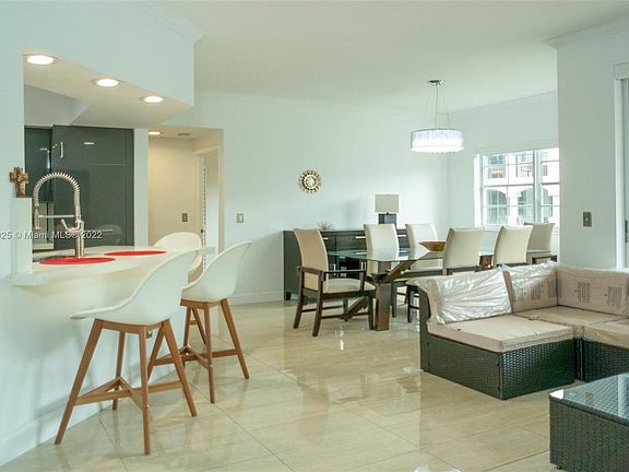 4th image of 3215 NE 184th St APT 14201