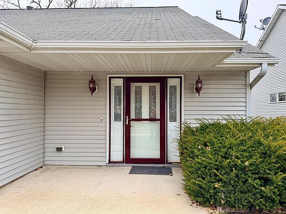2nd image of 826 N McKay Ave