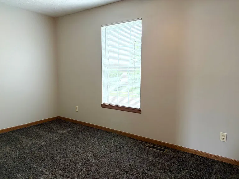 228 Crossing Dr — Photo 9