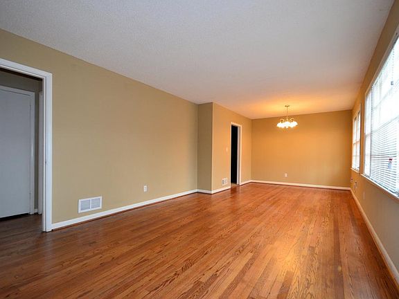3rd image of 113 Lake Dr NE