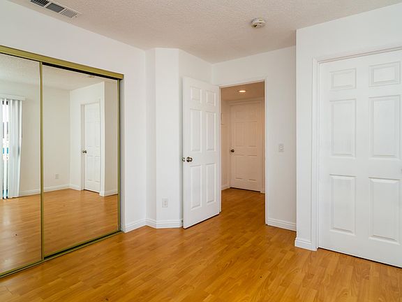 5th image of 606 N Oxford Ave APT 201