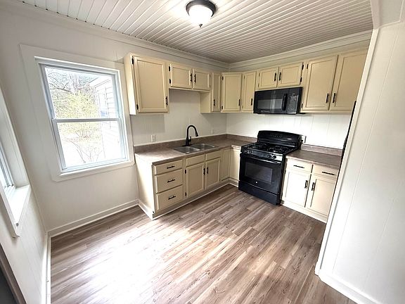 4th image of 350 Newport Rd