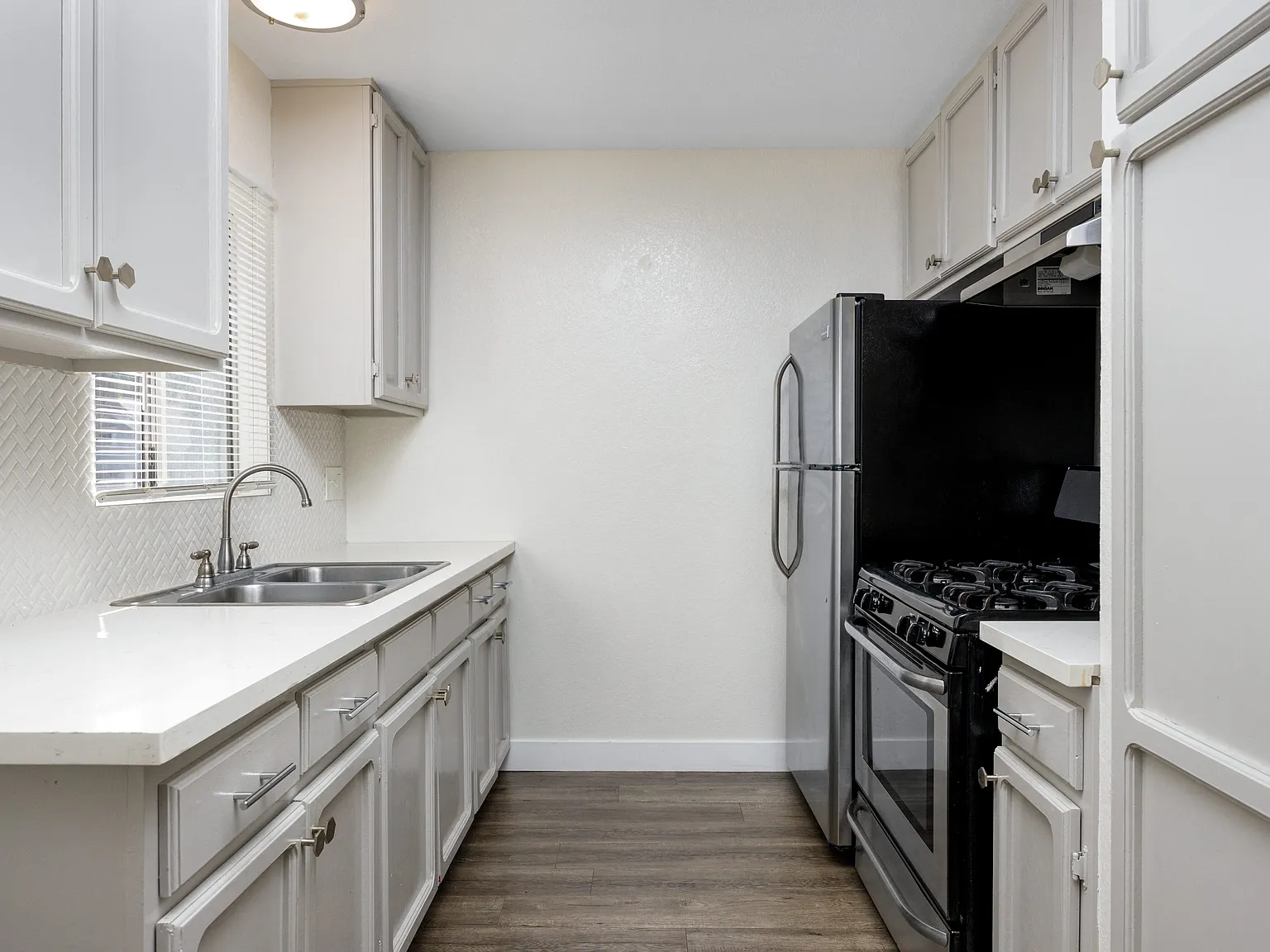 6021 Carlton Way — Photo 3