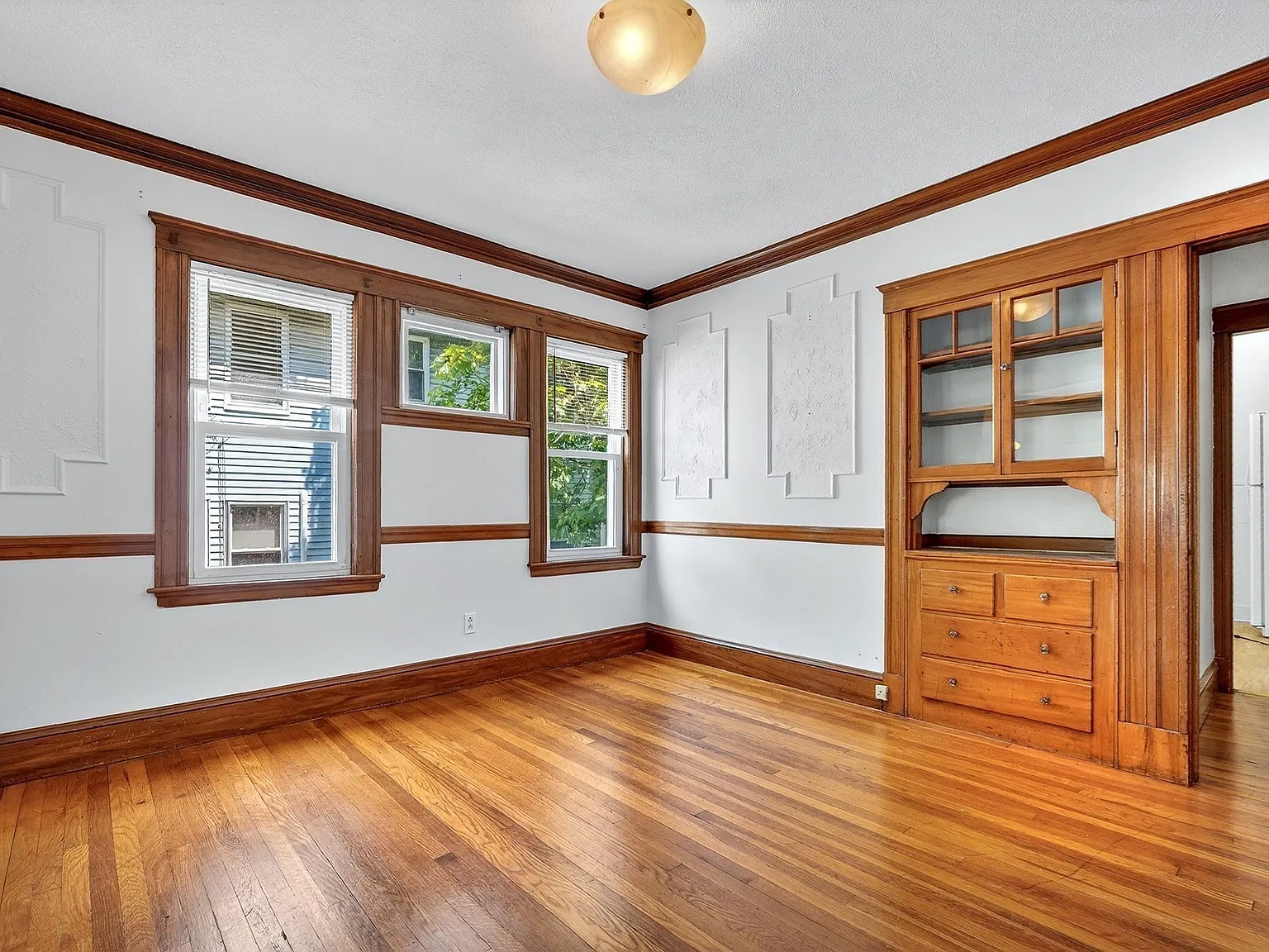 2 bed, 1.0 bath, 1200 sqft, $2,600 — Photo 3