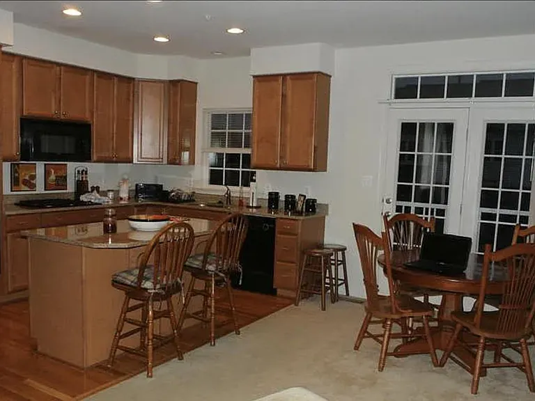 4066 Finsbury Ln — Photo 2