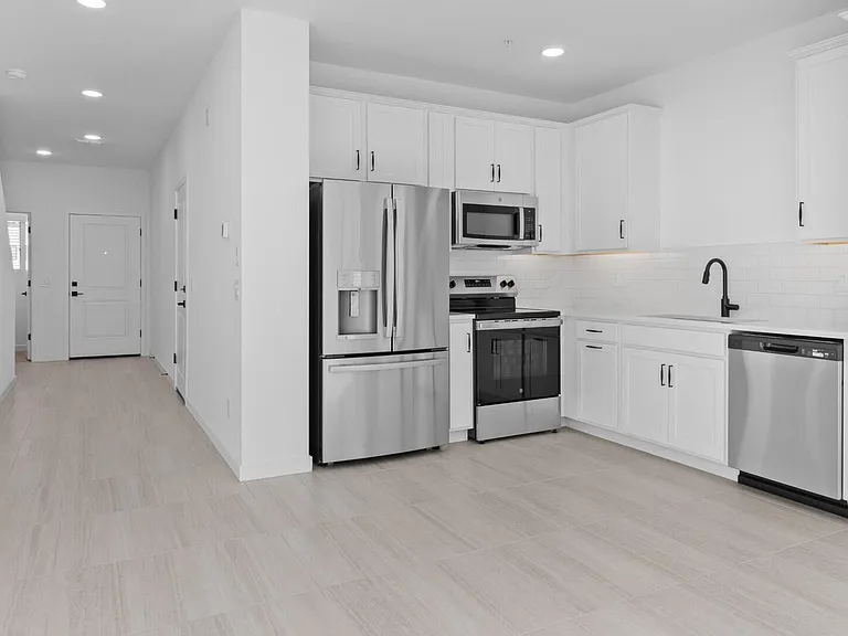 2831 W White Feather Ln — Photo 3