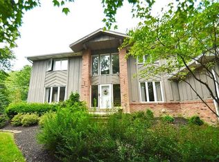 822 Sun Ridge Ln, Chagrin Falls, OH 44022