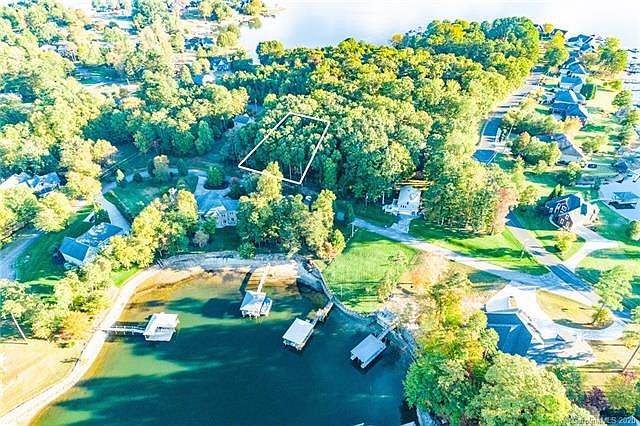 1st image of 9476 Riviera Dr