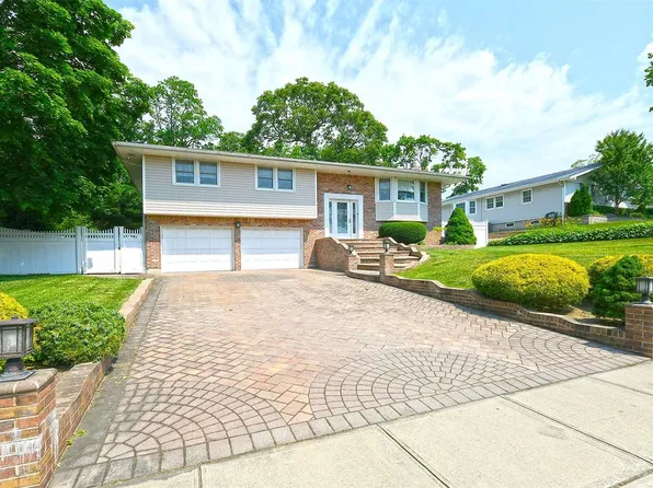19 Eagle Lane, Hauppauge, NY 11788