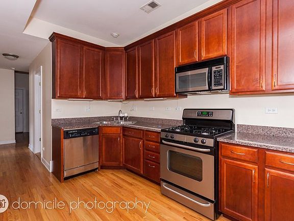 2nd image of 837 N Marshfield Ave #1E