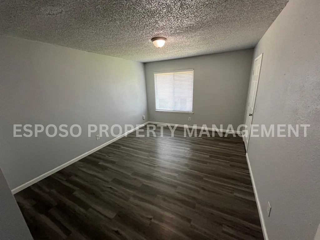 2 bed, 1.5 bath, 1000 sqft, $1,375 — Photo 4