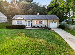 7512 Pawnee St, Prairie Village, KS 66208