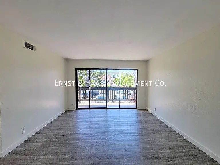 411 W 4th St #3 — Photo 5