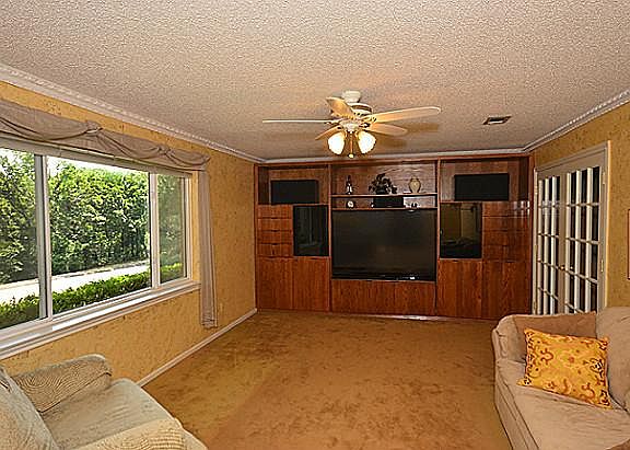 5th image of 4609 Woodland Park Blvd