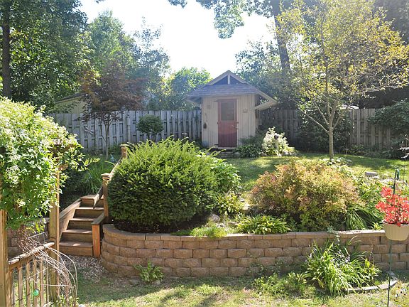 4th image of 99 Shadywood Ln