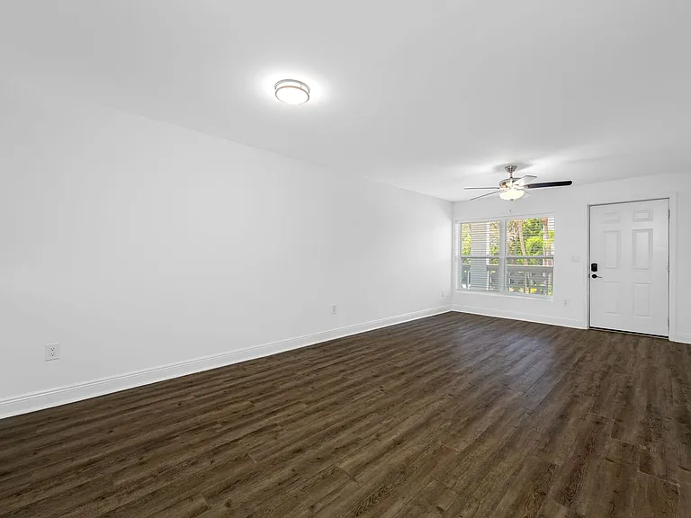 KC Flats Apartments — Photo 76