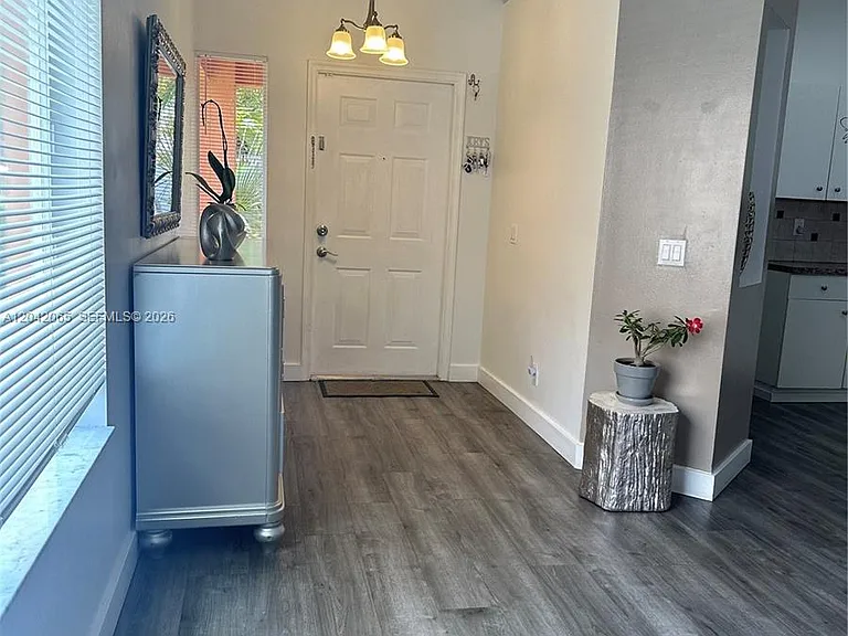 4025 Pine Ridge Ln — Photo 3