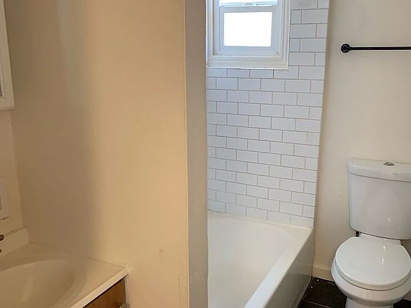 4th image of 962-964 41st St #B