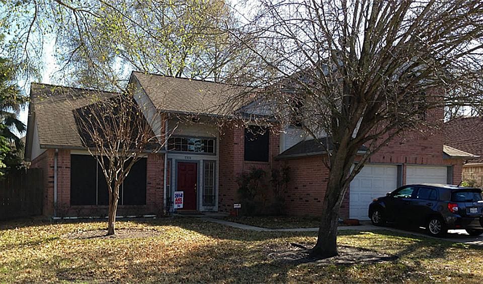 Lovely 1.5 story in the heart of Atascocita! Nice curb appeal. Elementary School within subdivision.