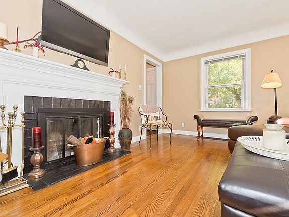 4th image of 212 E Lewiston Ave