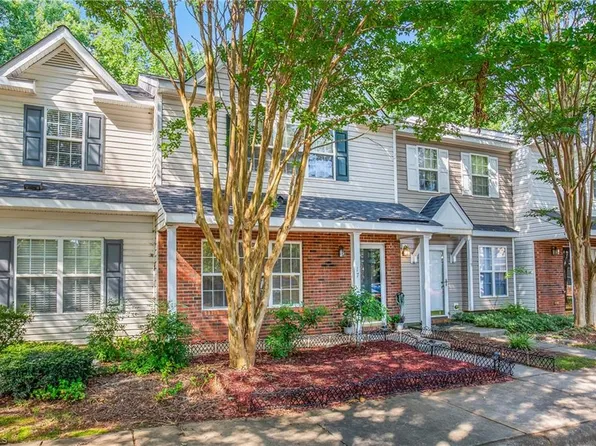 17 Mary Beth Cir, Greensboro, NC 27407