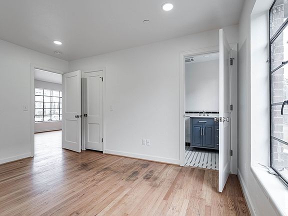 5th image of 1312 N Francis Ave #10