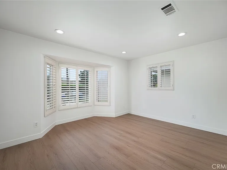 15147 Otsego St — Photo 25