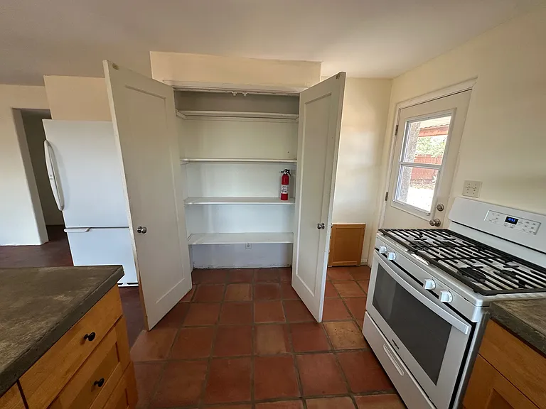1231 N Belvedere Ave — Photo 5