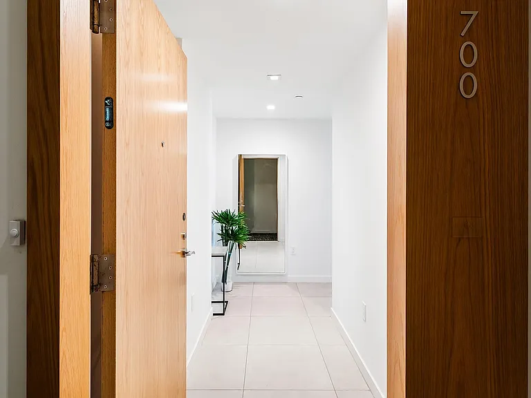 401 N Birch Rd #700 — Photo 2