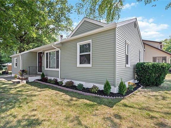 3rd image of 4065 W 224th St