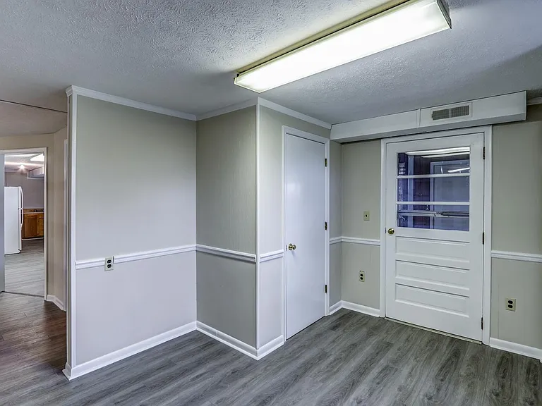 4295 Everett Rd — Photo 20