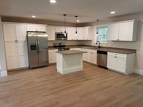 3 bed, 1950 sqft, $2,450 — Photo 2
