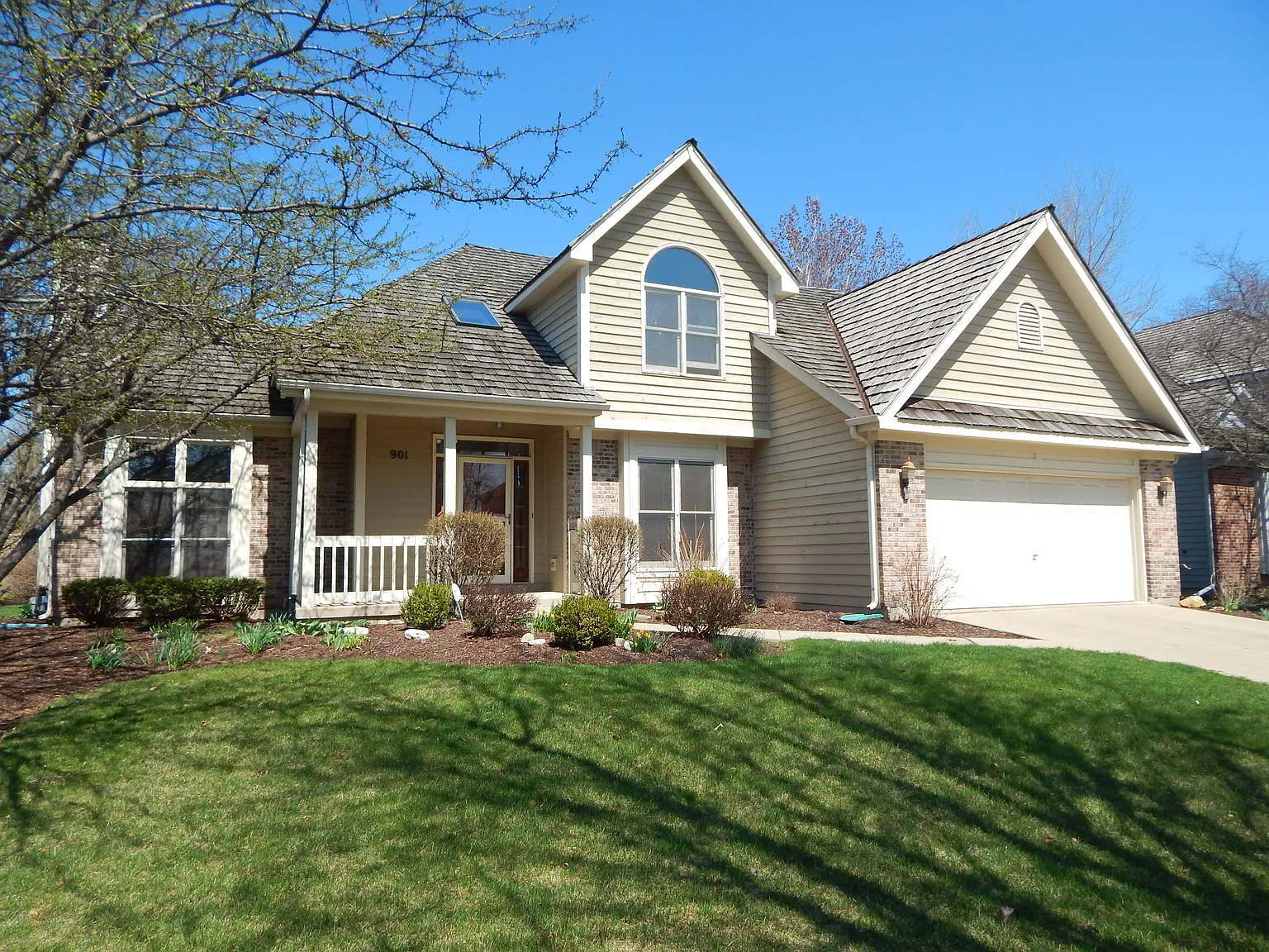 901 Clarendon Ln photo 1