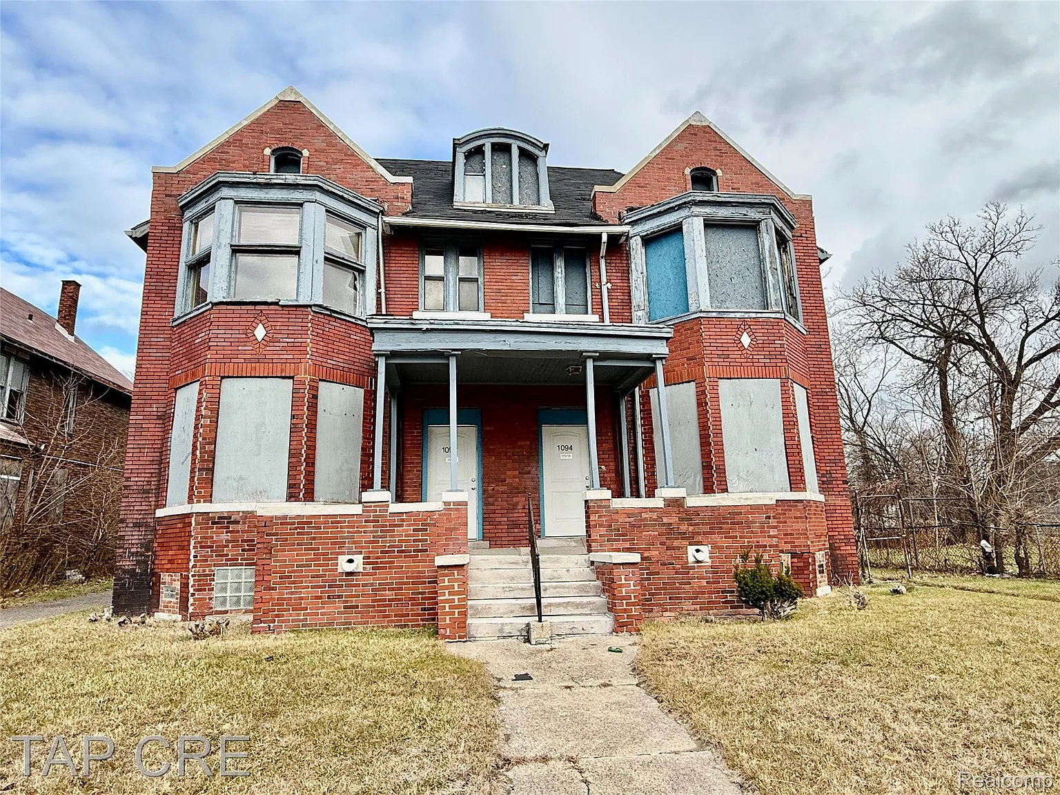 1092 E Grand Blvd photo 1