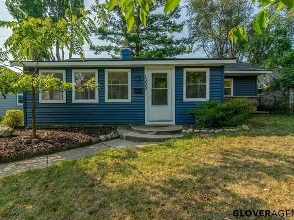 1350 Hollywood St NE, Grand Rapids, MI 49505