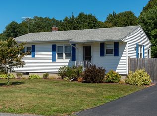 39 Mail Coach Rd, Portsmouth, RI 02871
