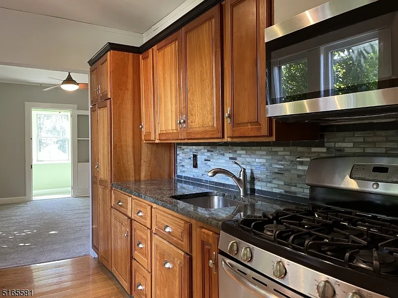 3 bed, 2.0 bath, 1700 sqft, $2,900 — Photo 4