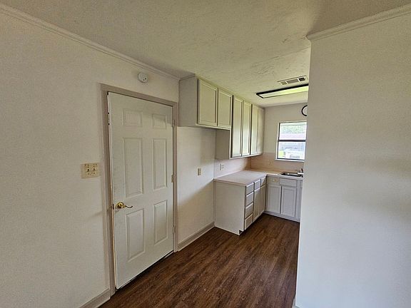 5th image of 3609 Bowling Ln