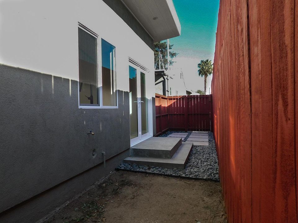 1st image of 8507 Noble Ave
