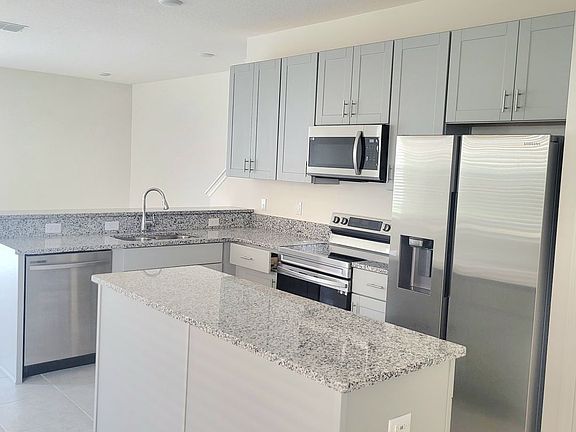 3rd image of 34194 Cinder Way