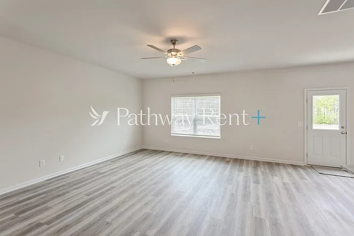 608 Mackenzie Cv — Photo 11