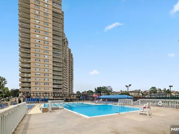 555 North Ave APT 23-C, Fort Lee, NJ 07024