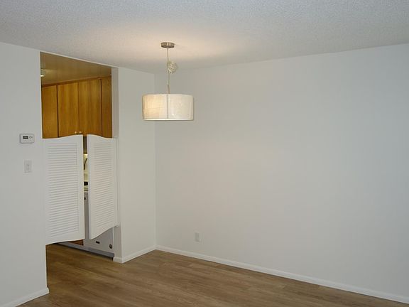 3rd image of 956 Peninsula Ave