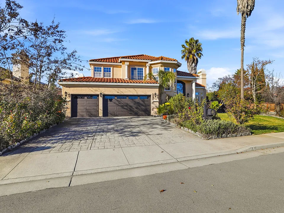 205 Llagas Rd