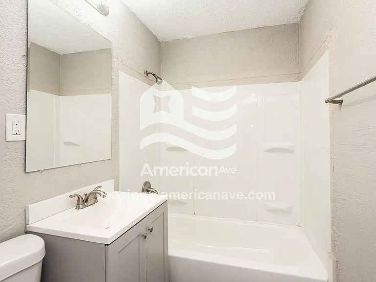 1594826_013_bathroom_14105004.jpg