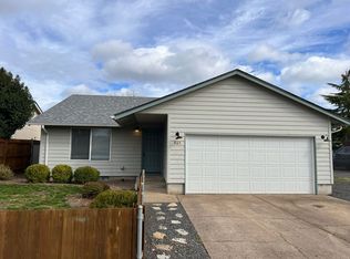 965 W D St, Lebanon, OR 97355