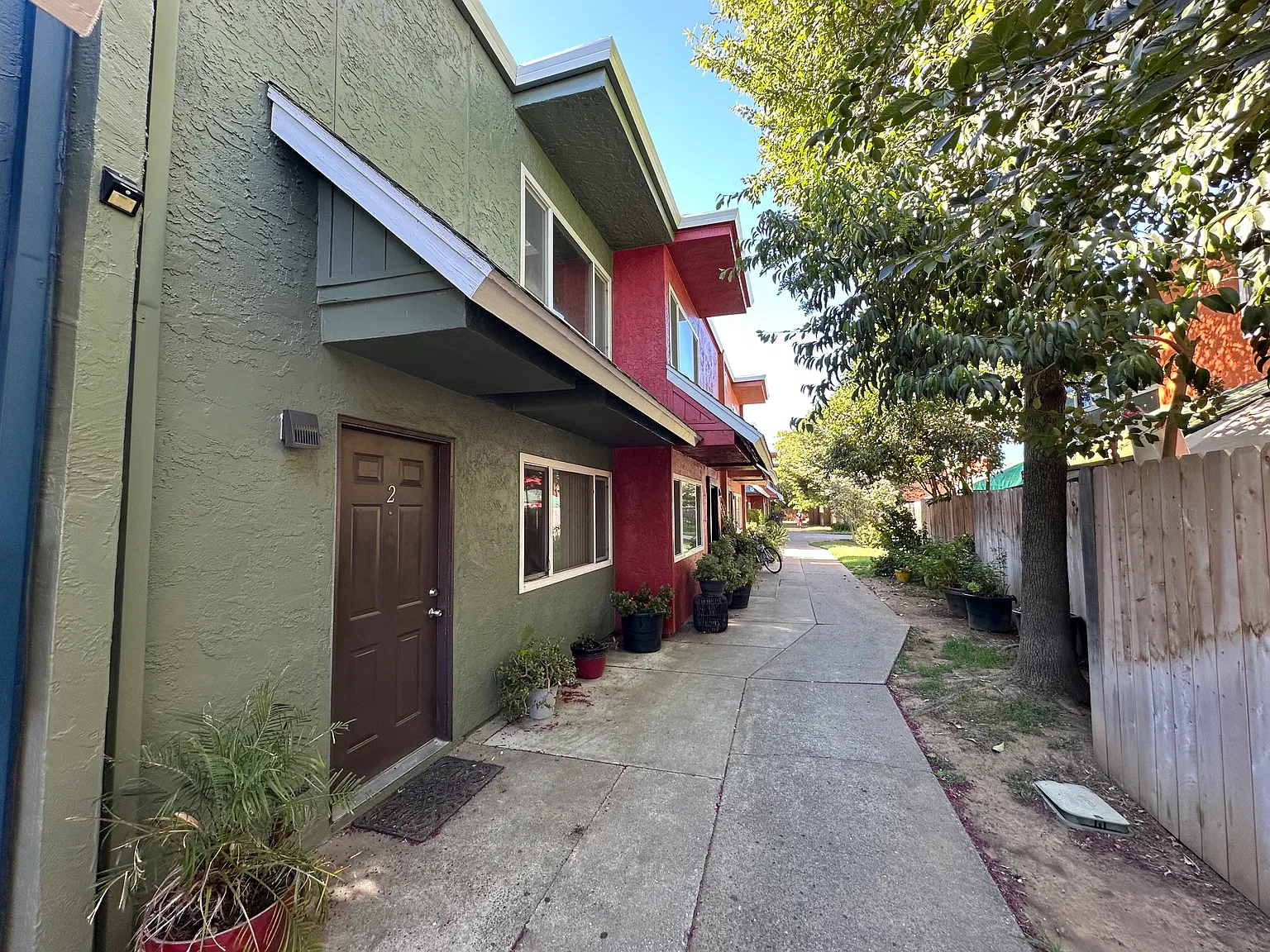 3 bed, 1100 sqft, $2,200 — Photo 3