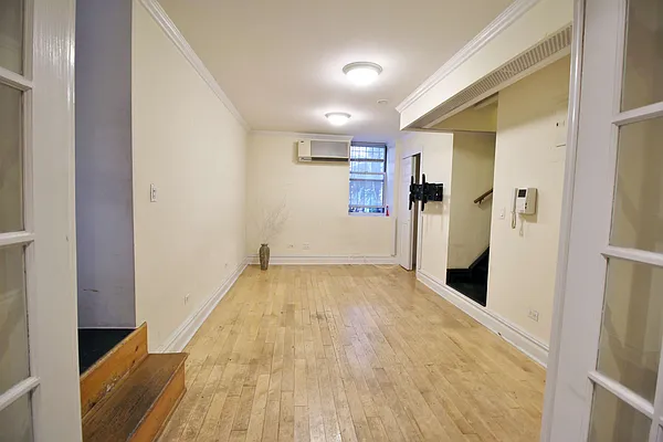 Rented by Julianna Realty Corp | media 25