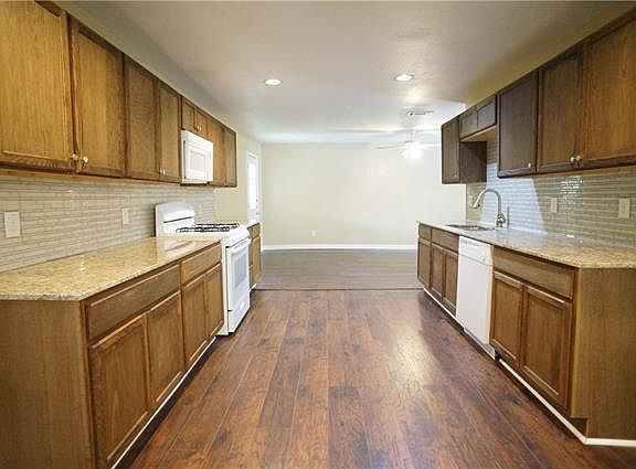 3rd image of 2305 Stanford St