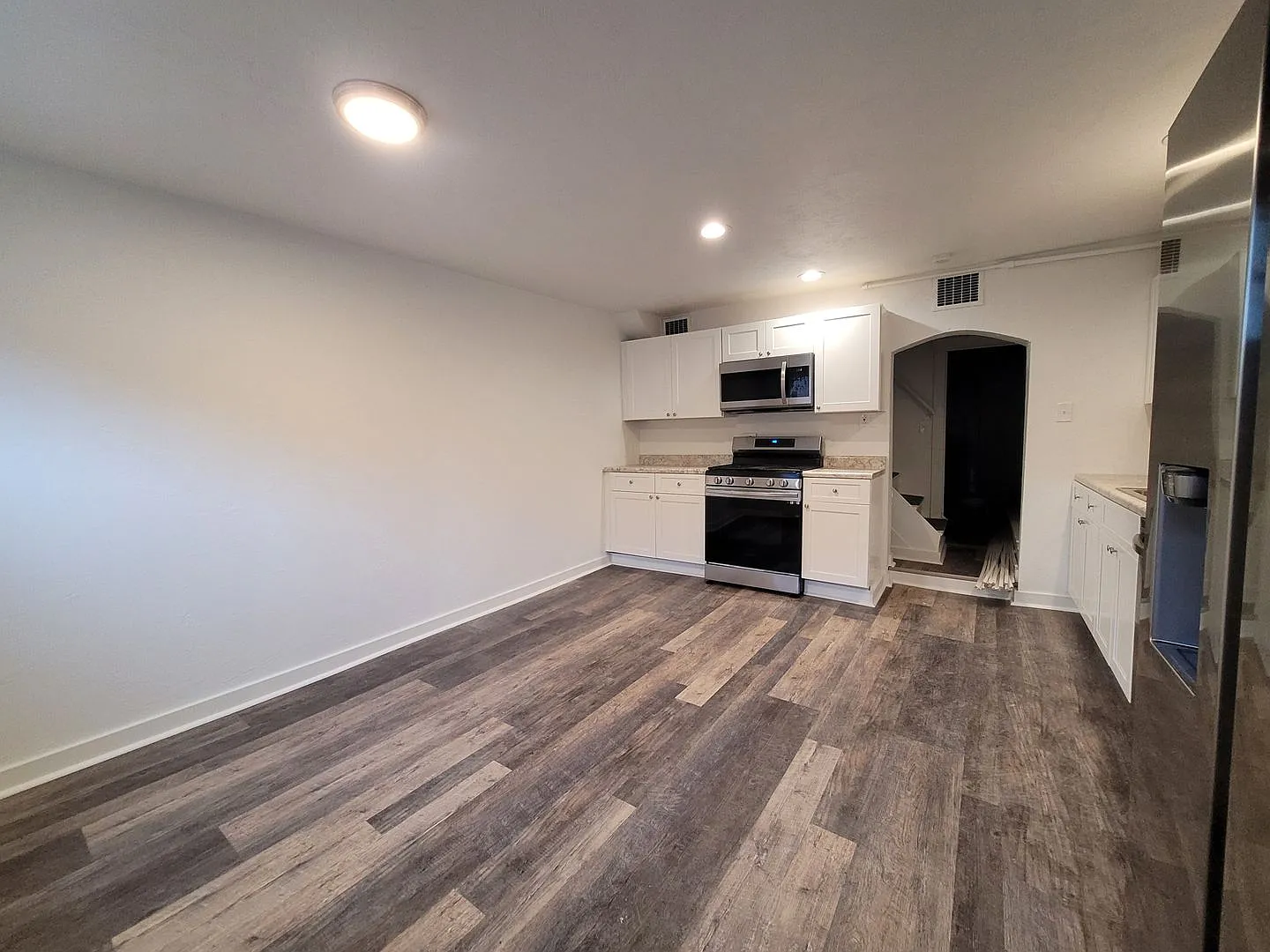 2 Bedroom 1 Bathroom Townhome (Brighton Heights) — Photo 4